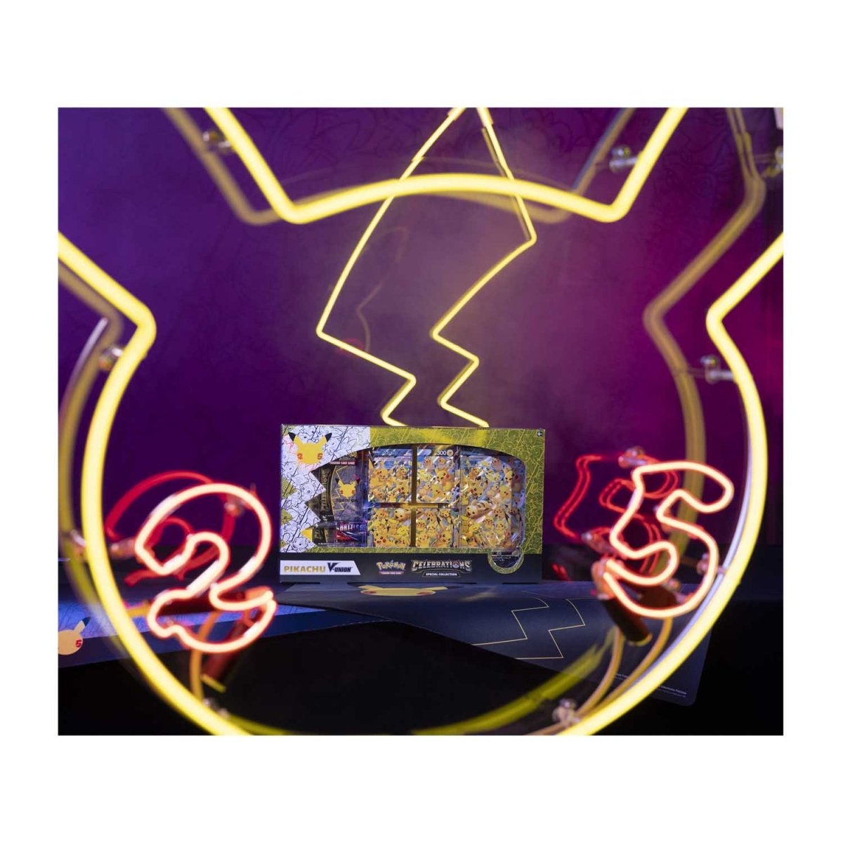 Pokémon TCG: Celebrations Special Collection—Pikachu V-UNION