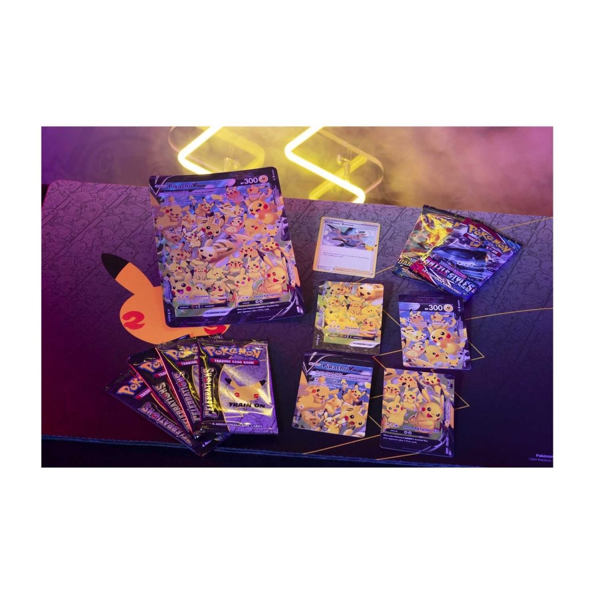 Pokémon TCG: Celebrations Special Collection—Pikachu V-UNION